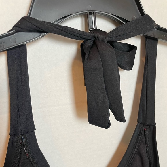 MOSSIMO SWIM TOP/TANKINI. LIKE NEW! HALTER TOP IN TIKI GEOMETRIC PRINTS. - Picture 7 of 11